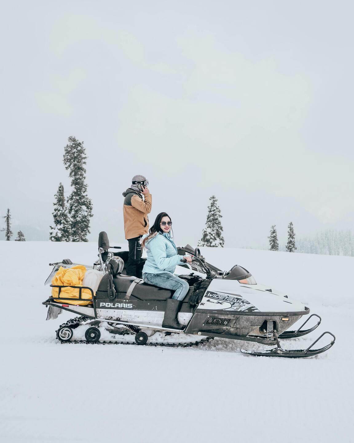 couples enjoying snow in gulmarga