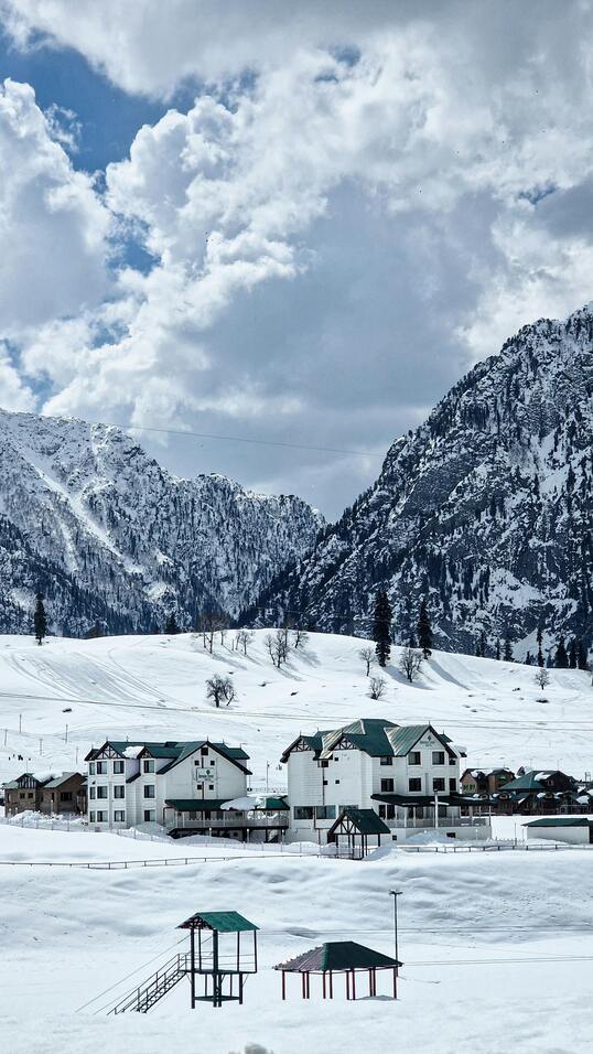 gulmarg resorts covered with snow